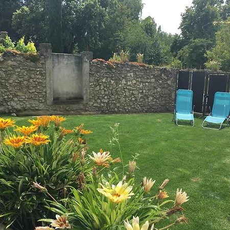 Holiday home Portail Du Ventoux Luxe Jardin Linge Fourni
